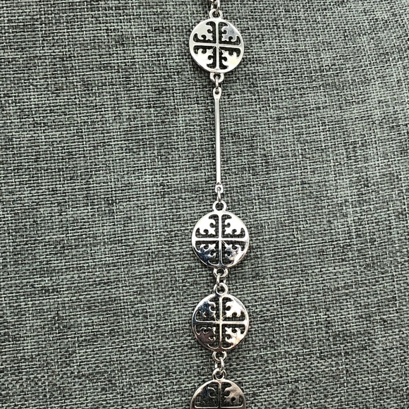 Tory Burch Signature Link Disc Logo Necklace - Picture 2 of 6